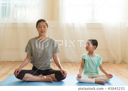 母親和兒童瑜伽 母親和兒童瑜伽 43845231