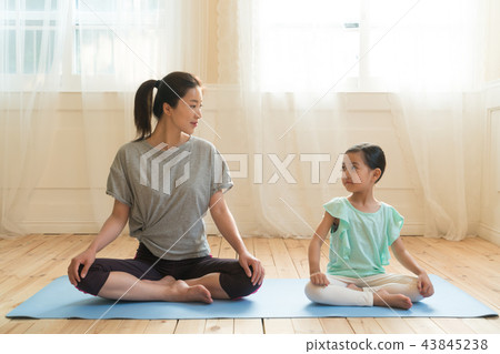 Mother and Child Yoga 43845238