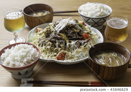 烤肉沙拉 43846829