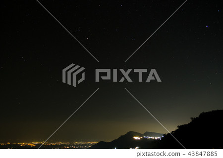 Star and mountain on the night sky. 43847885