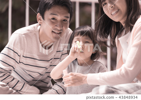 Soap bubble Soap bubble 43848934