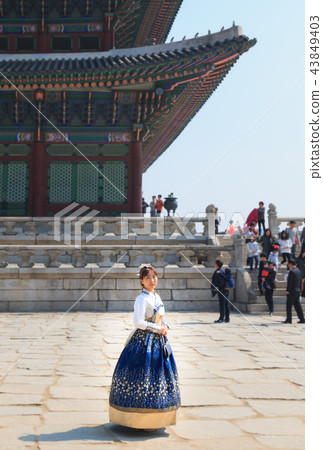 Beautiful woman in Kyng-bok Palace and Hanbok 43849403