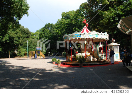 Mary Go Land (La Rizza Park, Siena, Italy) Mary Go Land (La Rizza Park, Siena, Italy) 43850203