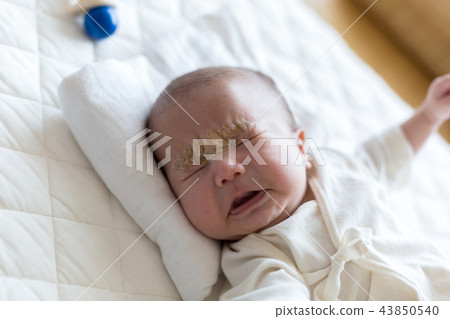 微笑的新生嬰兒濕疹 微笑的新生嬰兒濕疹 43850540