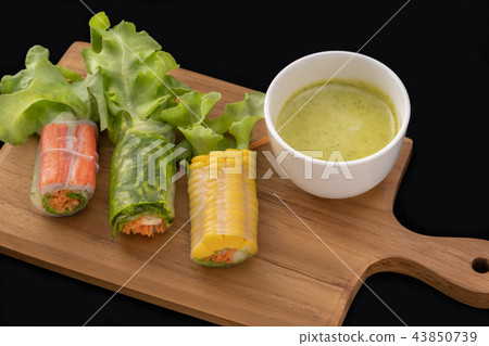 Fresh vegetable noodle spring roll with sauce Fresh vegetable noodle spring roll with sauce 43850739