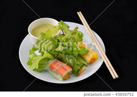 Fresh vegetable noodle spring roll with sauce Fresh vegetable noodle spring roll with sauce 43850752