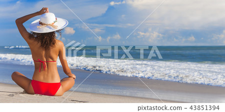 Sexy Woman Girl Sitting Sun Hat & Bikini on Beach 43851394