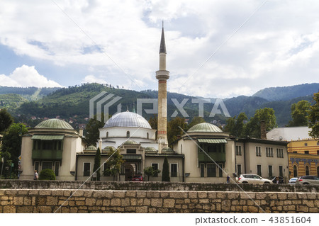Outdoor view of Careva Dzamija mosque in Sarajevo Outdoor view of Careva Dzamija mosque in Sarajevo 43851604