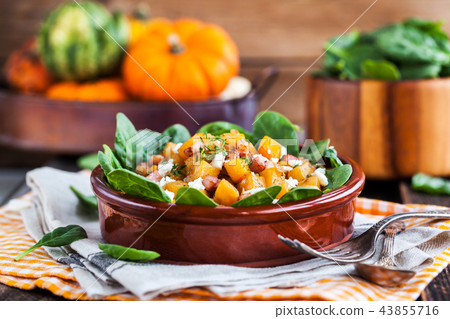 Butternut squash, bacon, spinach and cheese salad Butternut squash, bacon, spinach and cheese salad 43855716