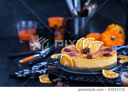 Delicious pumpkin and orange cheesecake Delicious pumpkin and orange cheesecake 43855720