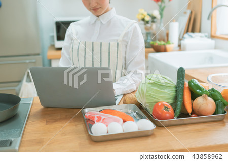 Housewife, housewife, pc 43858962