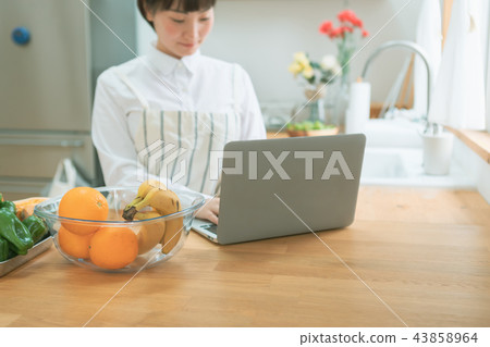 主婦 家庭主婦 個人電腦 43858964