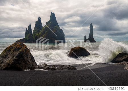 Basalt rock formations Reynisdrangar, Vik, Iceland Basalt rock formations Reynisdrangar, Vik, Iceland 43859391