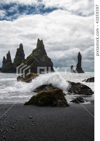 Basalt rock formations Reynisdrangar, Vik, Iceland Basalt rock formations Reynisdrangar, Vik, Iceland 43859397
