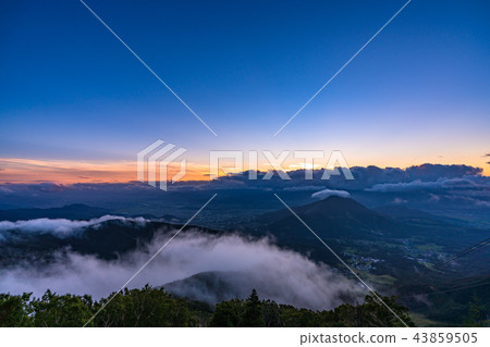 <Nagano Prefecture> Ryuo Mountain Park-Night clouds and flowing clouds <Nagano Prefecture> Ryuo Mountain Park-Night clouds and flowing clouds 43859505