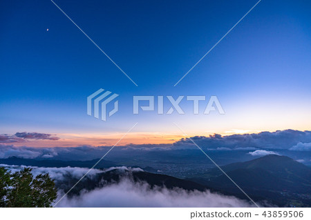 <Nagano Prefecture> Ryuo Mountain Park-Night clouds and flowing clouds 43859506