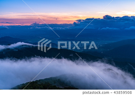 <Nagano Prefecture> Ryuo Mountain Park-Night clouds and flowing clouds <Nagano Prefecture> Ryuo Mountain Park-Night clouds and flowing clouds 43859508