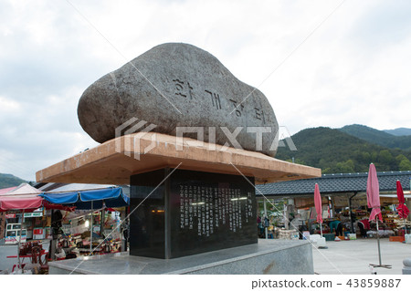 慶南縣河東郡華川市場 慶南縣河東郡華川市場 43859887
