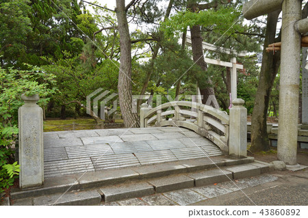 Niigata City Walk: Hakusan Shrine and Taiko Bridge 43860892
