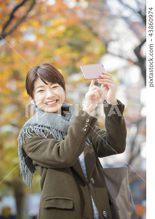 外套的女人 43860974