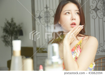 Female beauty image 43862094