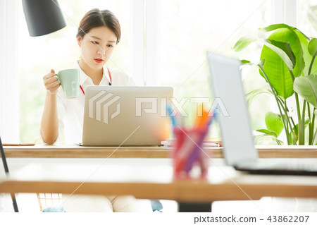 Business woman 43862207