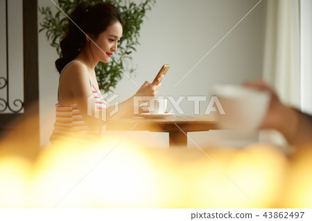 咖啡館女性 咖啡館女性 43862497