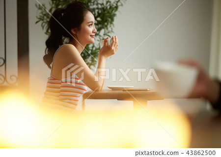 Cafe female Cafe female 43862500