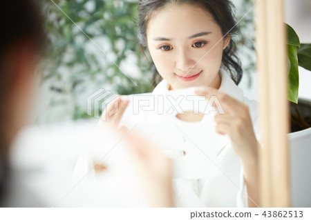 Female beauty image 43862513