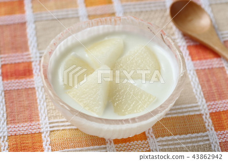Pear yogurt 43862942