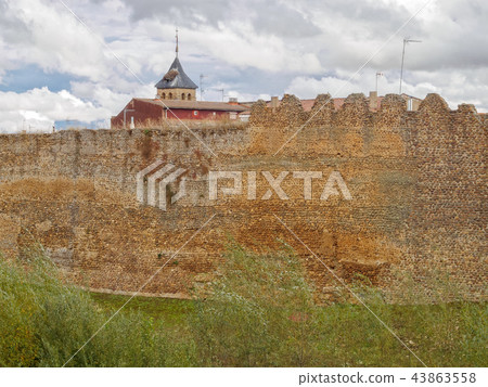 City walls - Mansilla de las Mullas 43863558