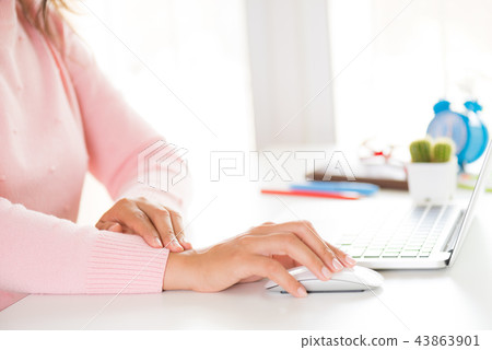 Closeup woman holding her wrist pain 43863901