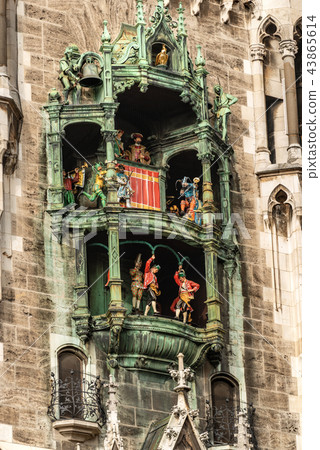Glockenspiel - Neue Rathaus - Munich Germany Glockenspiel - Neue Rathaus - Munich Germany 43865614