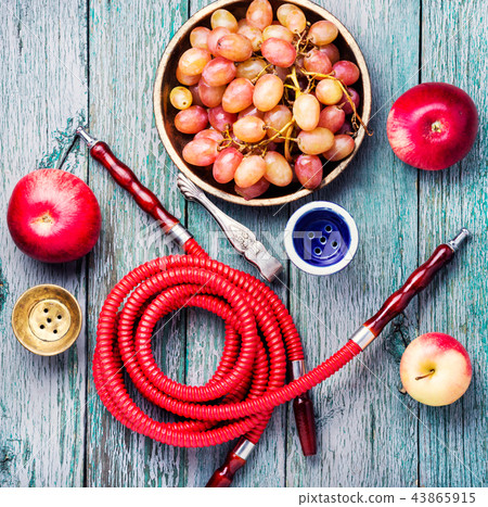 Hookah with autumn grapes 43865915
