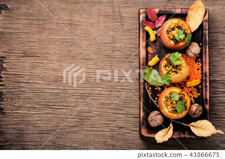 Baked autumn apples Baked autumn apples 43866675