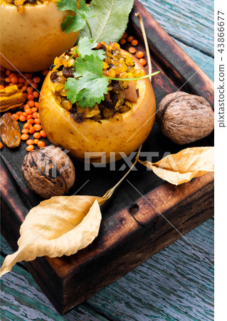 Baked autumn apples Baked autumn apples 43866677