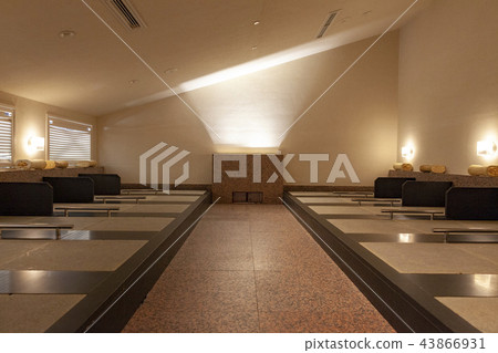 Indoor Bedrock Women's Association Couple Mixed... - Stock Photo [43866931]  - PIXTA