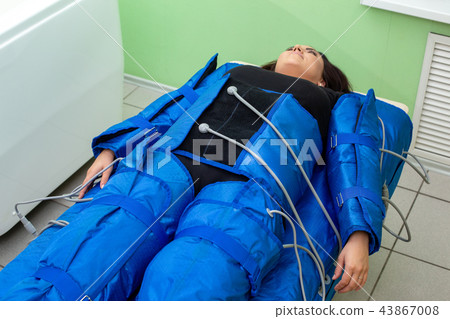 Anti cellulite massage on pressotherapy machine 43867008