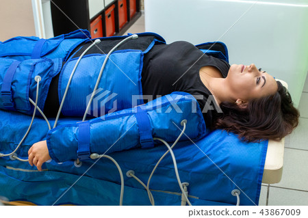 Anti cellulite massage on pressotherapy machine 43867009