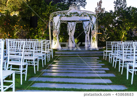 Jewish Hupa , wedding putdoor . Jewish Hupa , wedding putdoor . 43868683