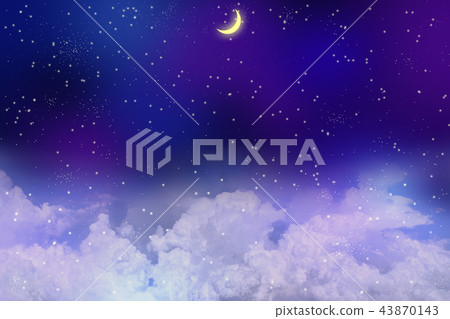 漂浮在滿天星斗的天空的雲彩和新月 43870143