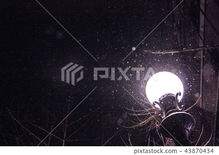 Dawn Eyes Dawn Eyes 43870434