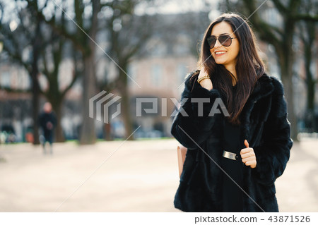 girl walking aroung the streets and the city of Paris 43871526