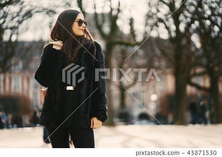girl walking aroung the streets and the city of Paris girl walking aroung the streets and the city of Paris 43871530