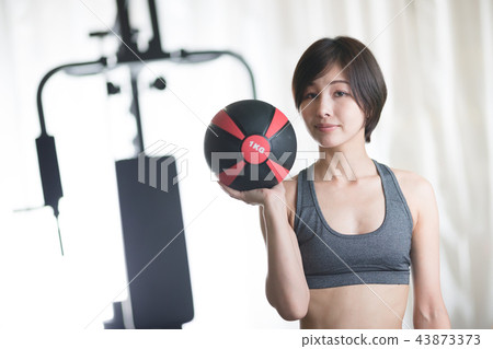 Training · female 43873373