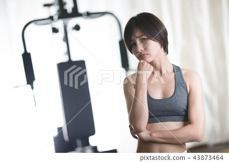 Training · female 43873464