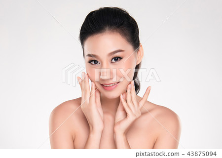Young asian woman with clean skin of the face Young asian woman with clean skin of the face 43875094