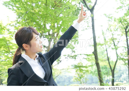 指向的女商人 43875292
