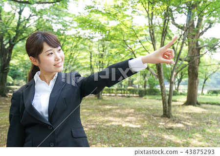 指向的女商人 43875293