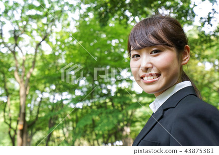 Smiling business woman Smiling business woman 43875381